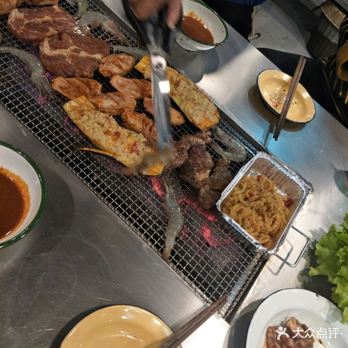 马路牙子地桌烤肉(望京韩国城店)
