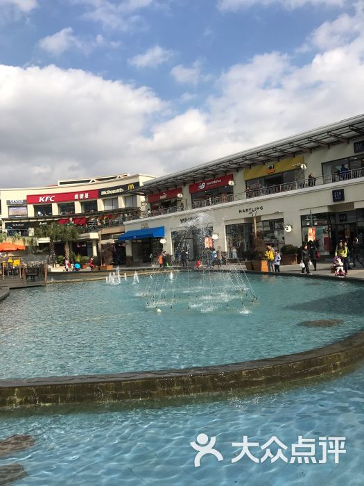 百联青浦奥特莱斯广场(青浦店)-图片-上海购物