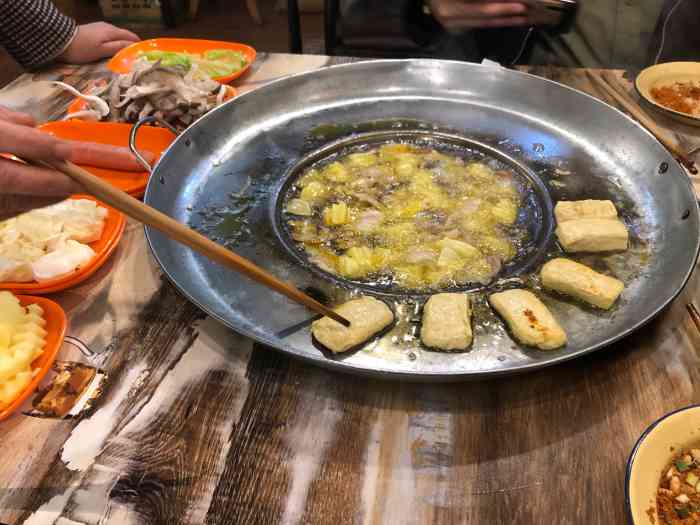 阳光西昌锅边洋芋"在西昌吃过这样的锅边土豆,一直想再去吃.