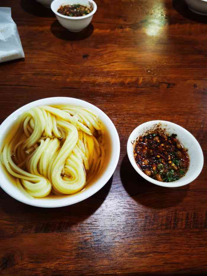 杨四妹郎岱凉粉(新广场店)-"来六枝吃的第二顿小吃,看起来很美味,可惜