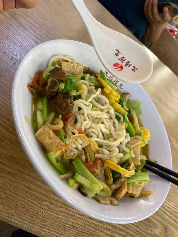 次坞阿生打面(芳甸路店)-"这是一家很地道的面馆,店内宽敞明亮,看着.