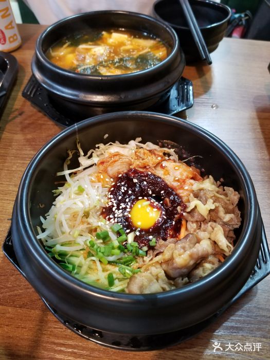 韩式牛肉石锅拌饭