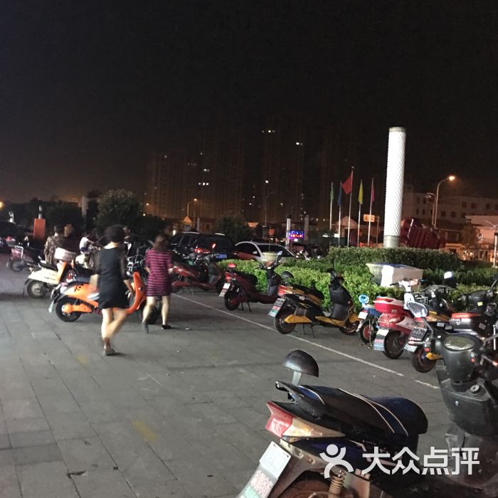 和津广场:位于浦西 有奶茶店、炸鸡、.舟山购物