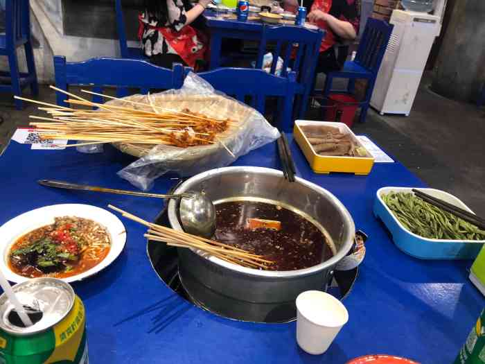 马路边边麻辣烫(福绥路边店)-"听说是网红餐厅.虽然抖