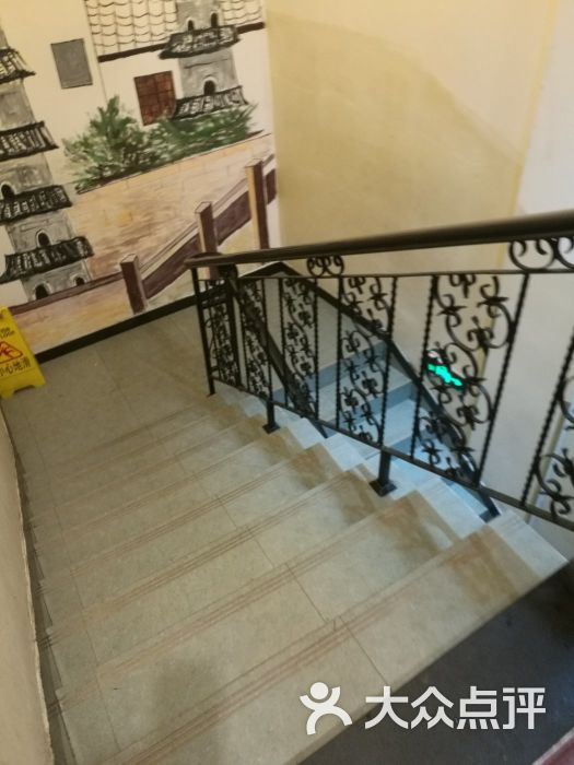 阿婆家常菜:通过大众点评app预定并收到商家.