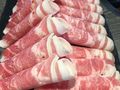 还吧,套餐里包含一份新西兰羊肉或者是肥牛一份,有一份鲜蔬(以前三文鱼洗图片