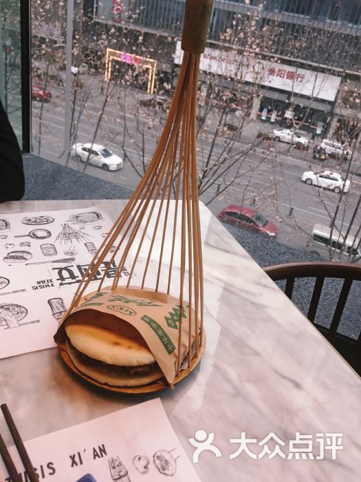 高桌子低板凳(太古里店)