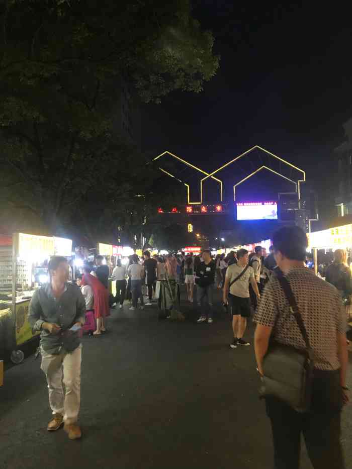 宾王夜市-"传说中义乌最大的夜市,逐渐演变成有点宰人