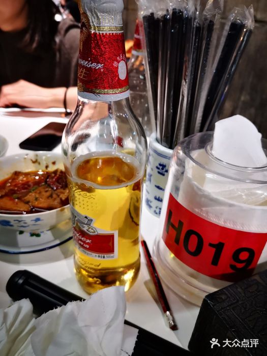 文和友老长沙龙虾馆(海信广场店)百威啤酒图片