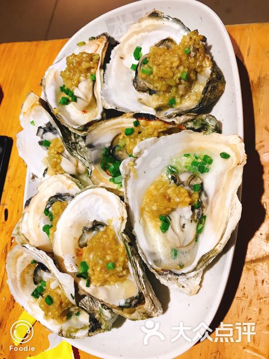 木屋烧烤:服务员态度冷漠,菜里有虫还会动.深圳