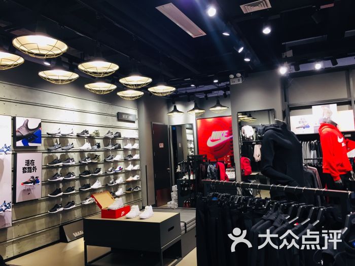 nike耐克(万达广场店)店内环境图片 - 第5张