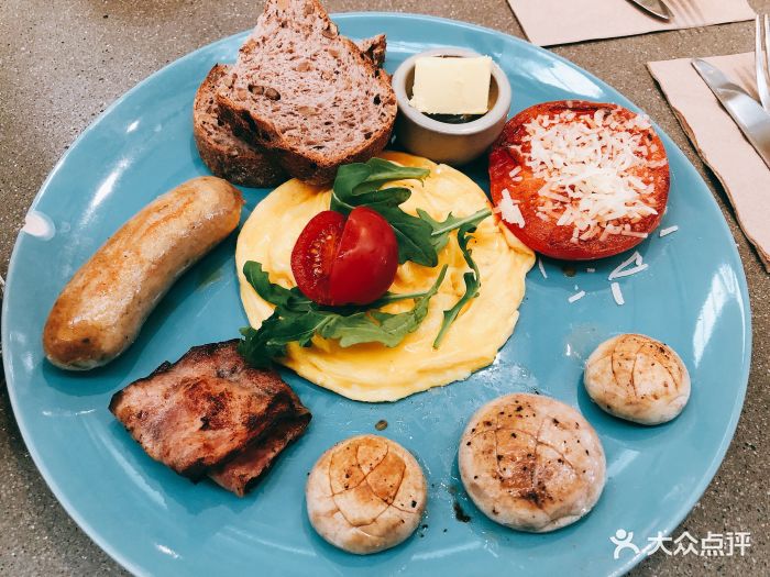 英式欧陆早餐brunch香肠培根蘑菇鸡蛋