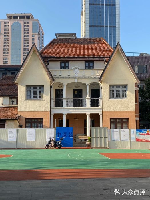 向明初级中学图片