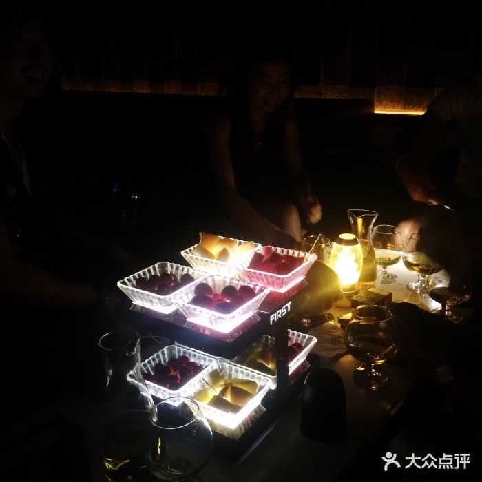 夜店最爱外国人各种招待那是你们的营销方式
