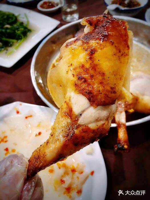 美食位于玉柴店家园里。进门走五十米左转往柬埔寨的奇石图片