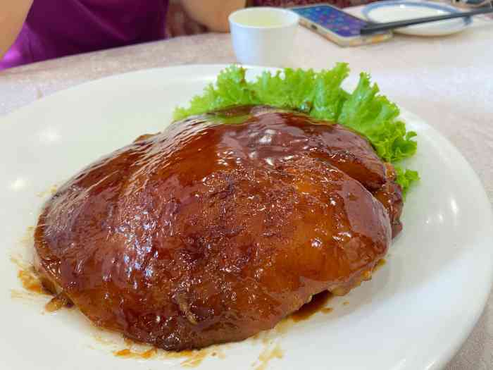 鸿宴饭庄(白孔雀店"唐山本地老字号,到唐山旅游的朋友值得去品.