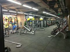 加州铁管健身中心