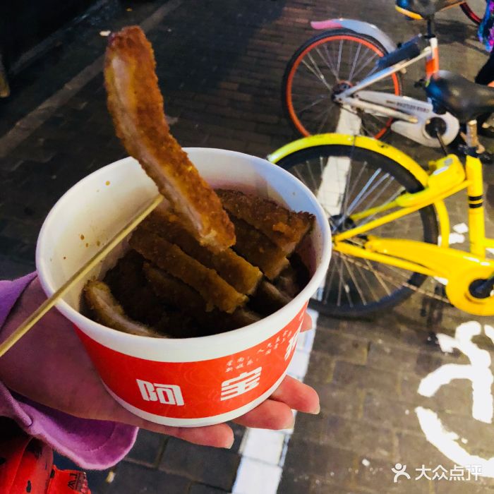 晚上路过没有什么人不用排队,听说貌似很火.