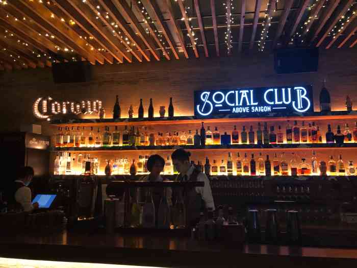 social club restaurant & lounge-"所住酒店顶楼的酒吧,其实也是酒店