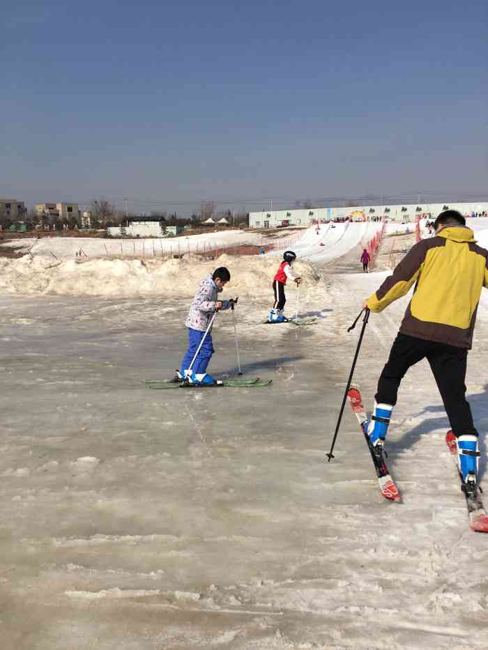 华彬生态园滑雪场-"华彬庄园滑雪场位于昌平南口镇南口农场,从.