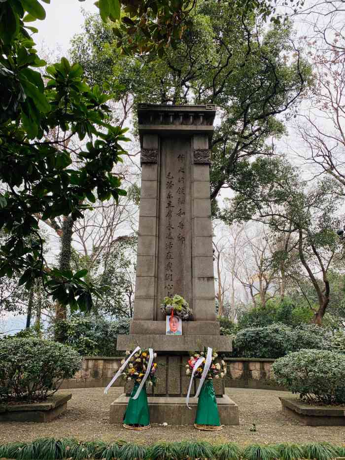 鹳山公园-"鹳山公园坐落于杭州市富阳城东的富春江.