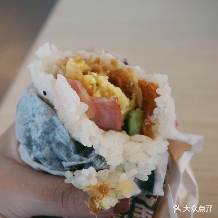 肯德基(杭州新东站2店)握的大饭团图片 - 第1张