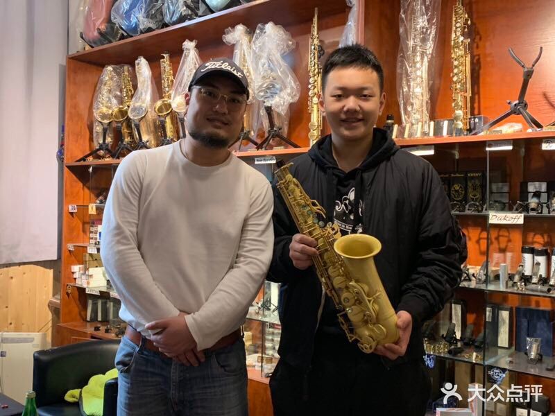 卜派萨克斯店图片