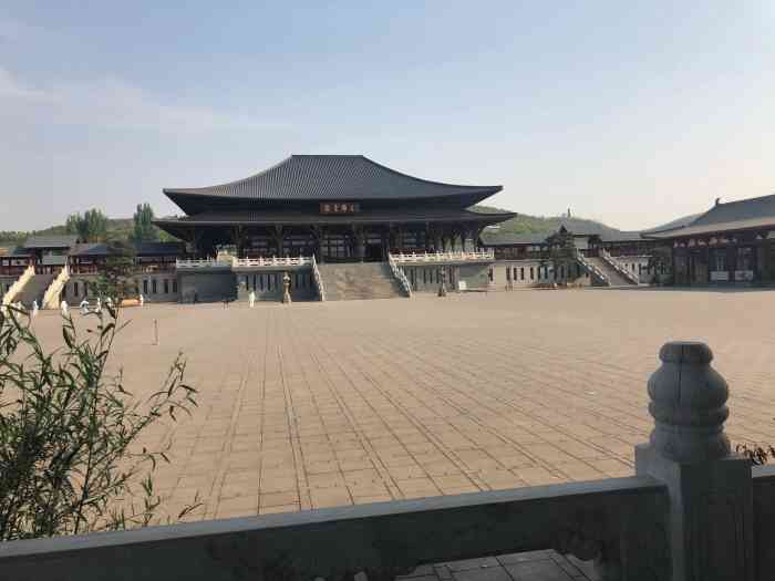 顺平凤凰山佛光寺"参观完了刘伶醉酒厂 又马不停蹄的来到.