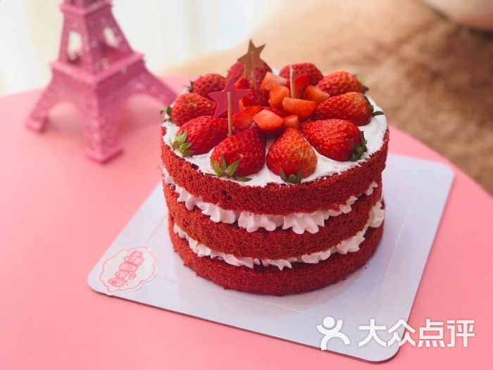 草莓红丝绒蛋糕