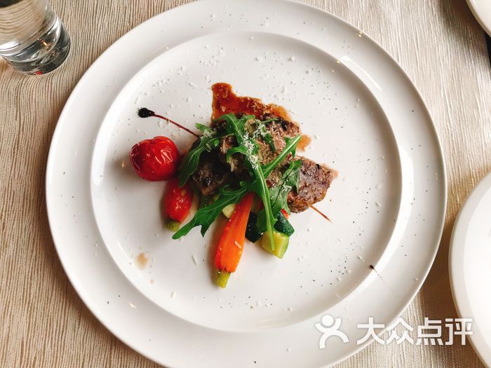 北京粤财jw万豪酒店casalingo意大利餐厅扒澳洲牛柳配芝麻菜图片 - 第