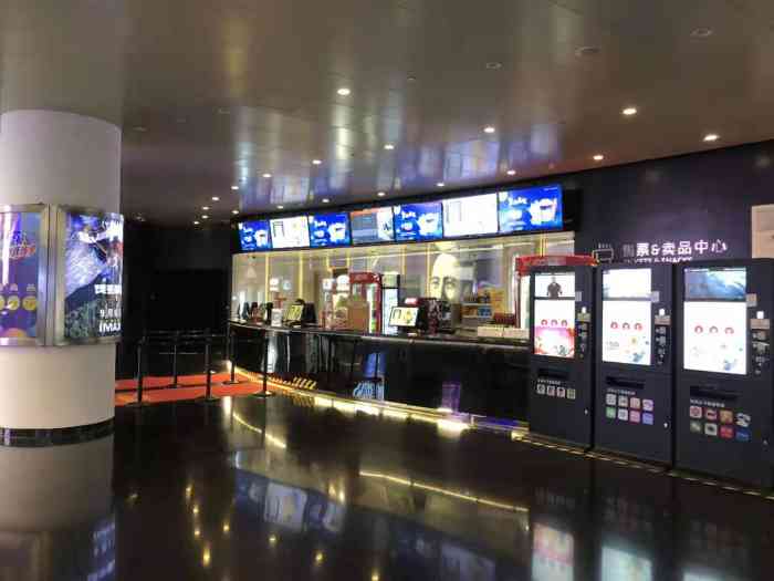 每次进电影院都觉得这个大厅的完全是进高档酒店的赶脚.