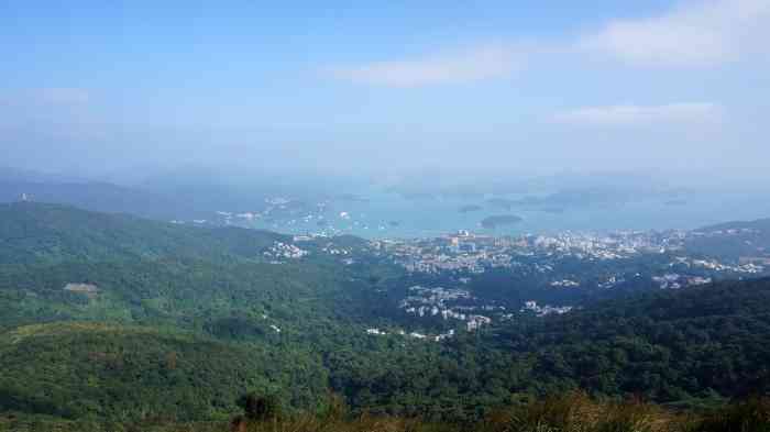 昂坪高原-"昂坪高原是大屿山顶的一片草原,最高峰是凤