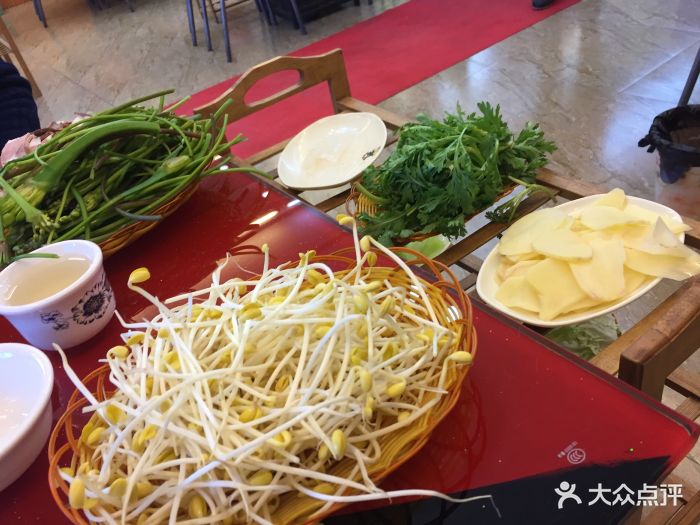 两个人吃都还没吃得完,排骨份量很足,老板.-纳