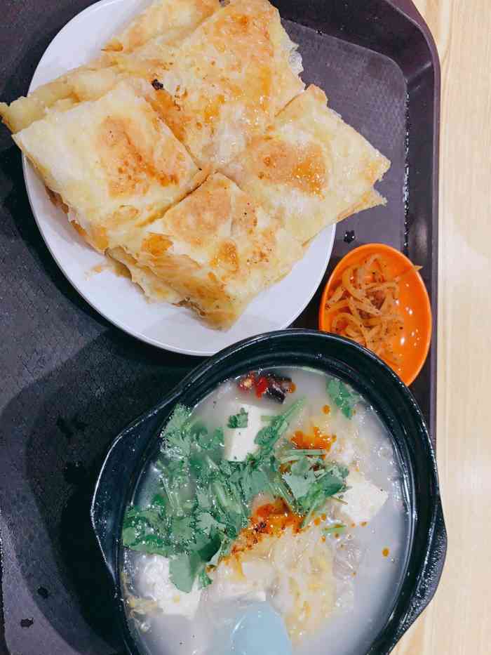 悦麦砂锅汤饼"砂锅汤饼在活力城地下一层新开的美食研究所.