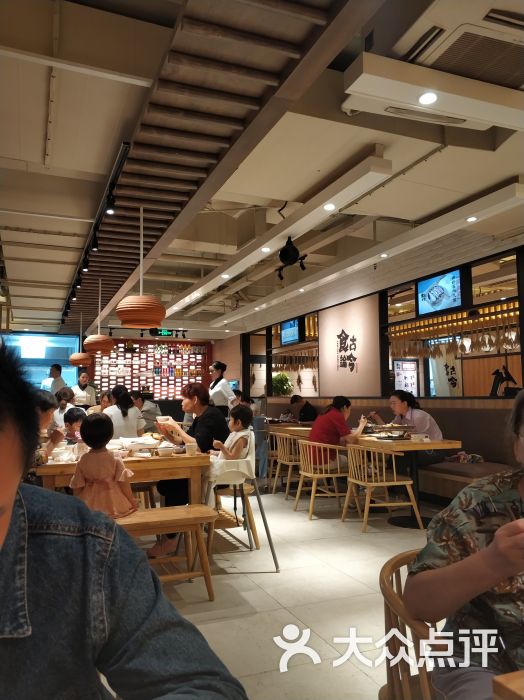 食古论今:南京假日,面馆小吃,胜太路特色.陕西美主持开幕美食节稿图片