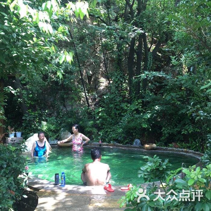 明熙苑度假山庄