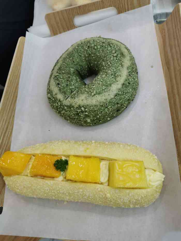 欧包遇见茶(大融城店「岩烧芝士榴莲」这个欧包的馅料真的巨足!