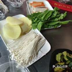 益尚鲜火锅鸡·夜宵(宜白路店)的拍黄瓜好不好吃?用户评价口味怎么样?