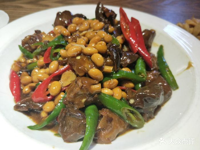 鸭肫鸭拐烧黄豆