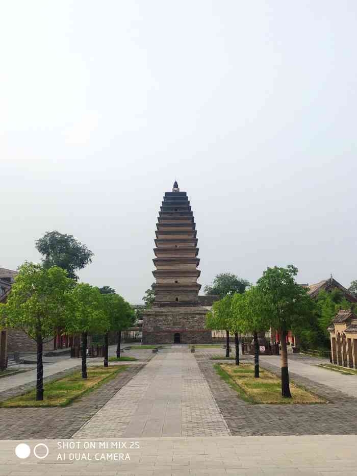 天宁寺三圣塔"该寺位于沁阳市东南角,始建于隋,在金代更.