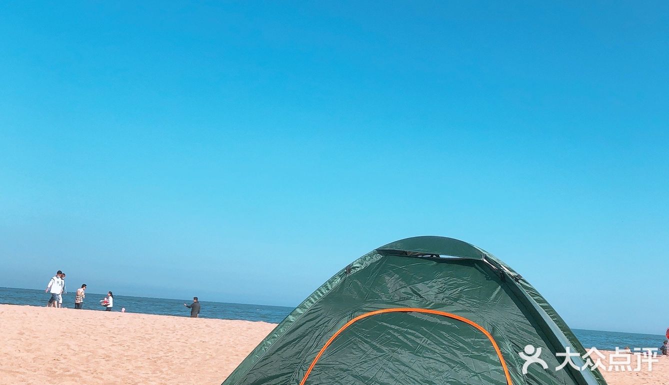 估计旺季就这个价钱了 海边搭帐篷的人真不少