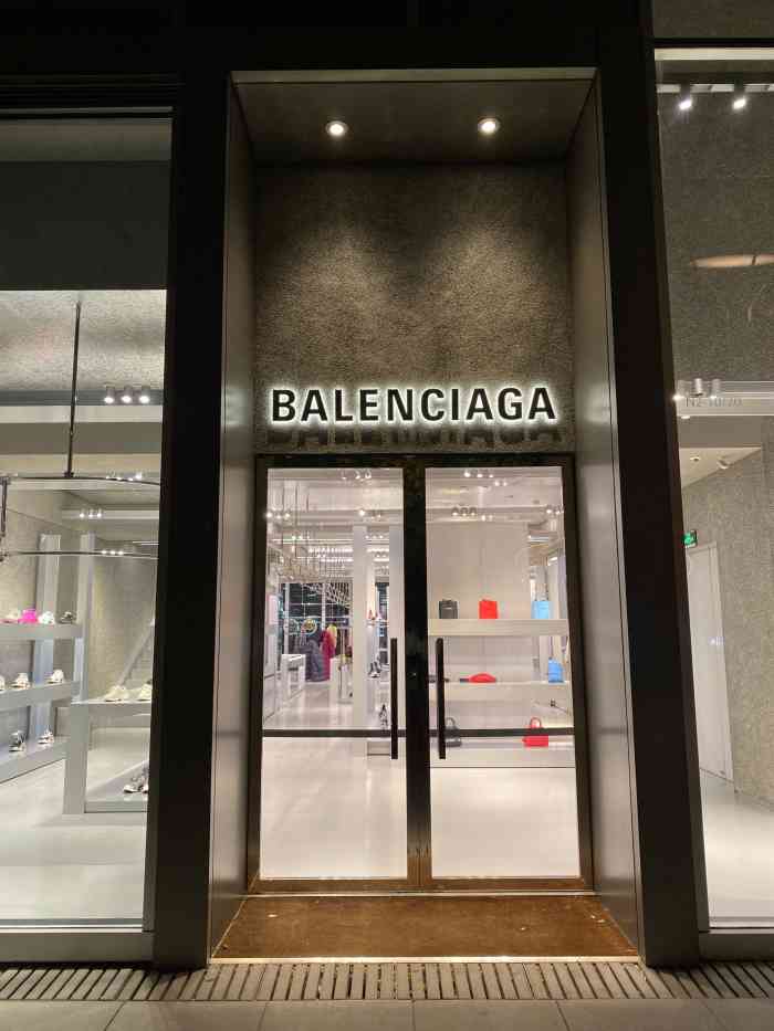 balenciaga(三里屯店)-"交了定金就让他给我留了一天.