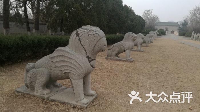 潞王陵景区:整个景区包括潞王陵和次妃墓两个