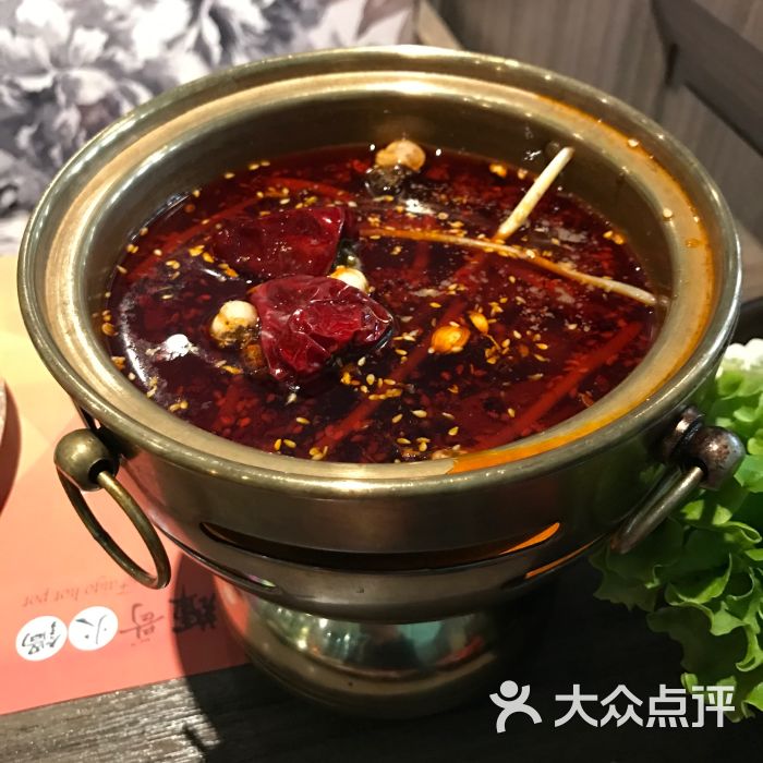 小辉哥火锅(侨福芳草地购物中心店)麻辣锅底图片 - 第1张