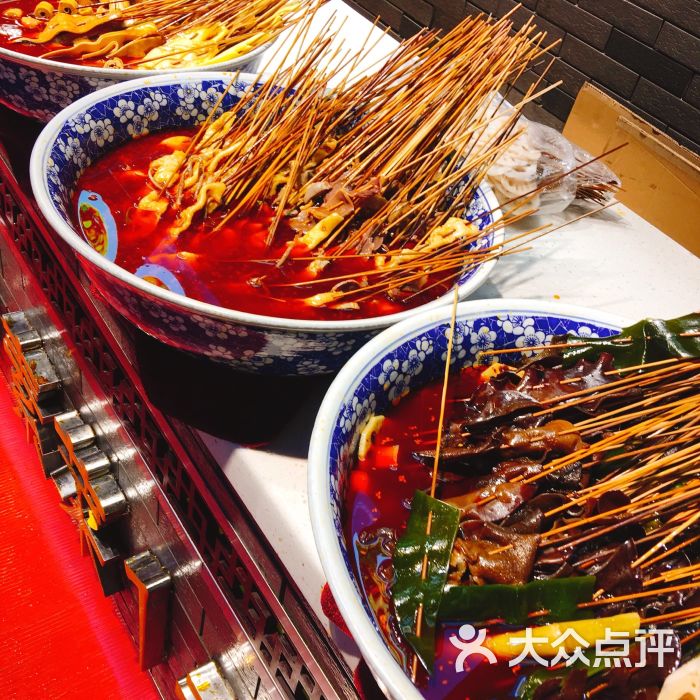 山城钵钵鸡:十一去重庆旅游,逛小吃街的时候.重