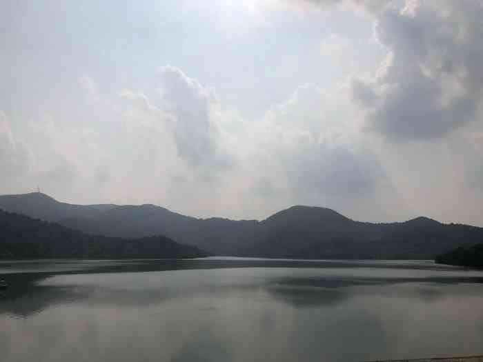 横河梅湖水库-"体验了摘杨梅,提前看天气预报是今天下雨的.