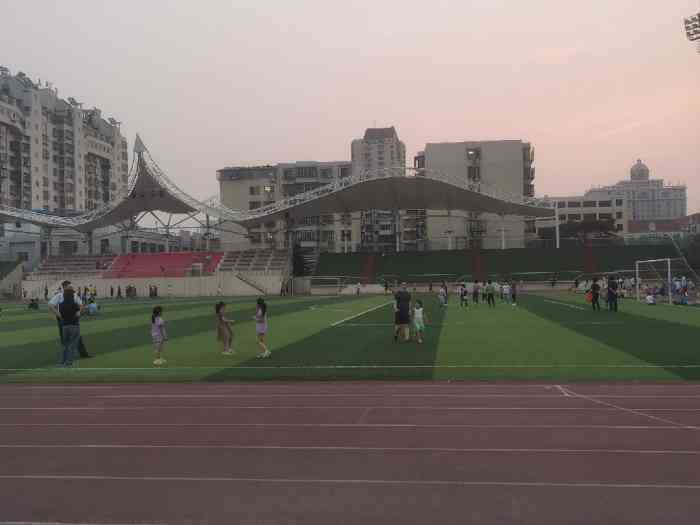 天津市滨海新区塘沽体育场-"塘沽体育场,是周边人们的