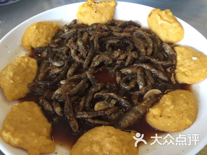 小鱼贴饼子