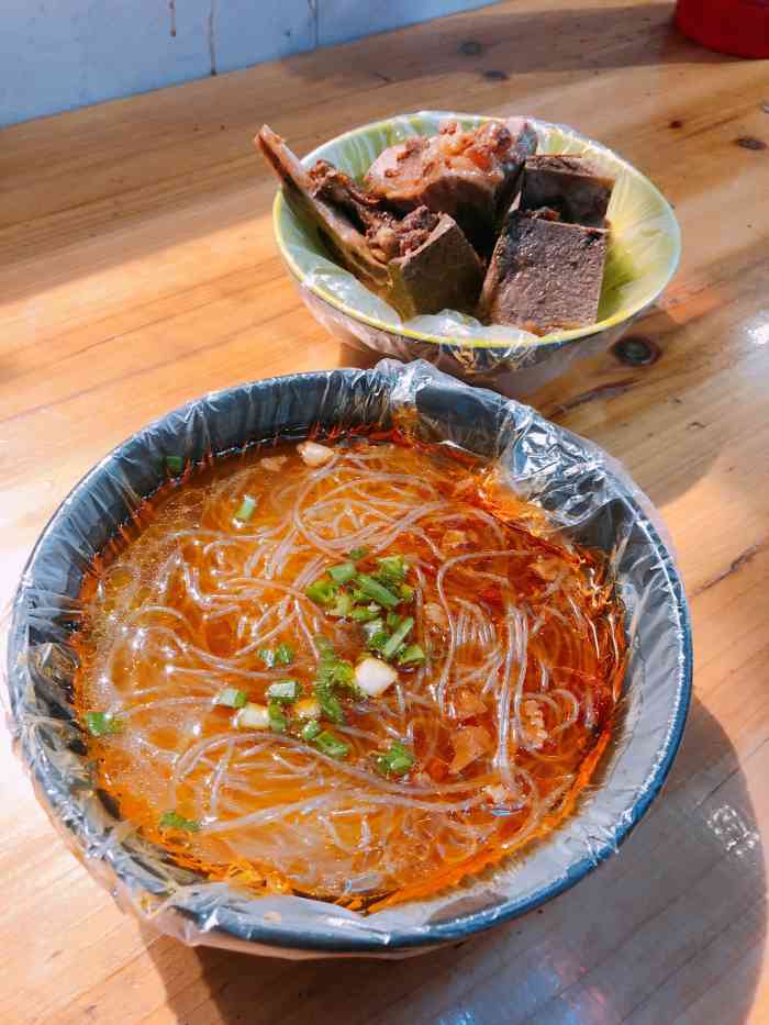 曹大碗牛骨粉-"紫荆夜市是我来南昌的第1站,第1天晚上