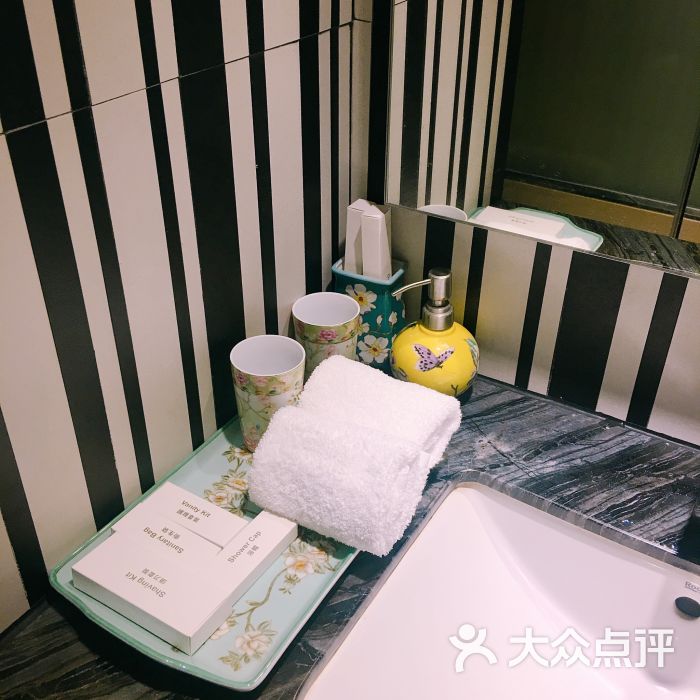 卡尔酒店:离十六浦比较近,但是从横琴口岸.澳门